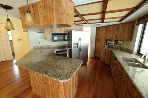House in Port Richey, Florida 3 bedrooms, 181.44 sq.m. № 1879795 - photo 7
