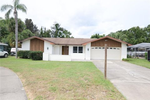 House in Port Richey, Florida 3 bedrooms, 181.44 sq.m. № 1879795 - photo 2