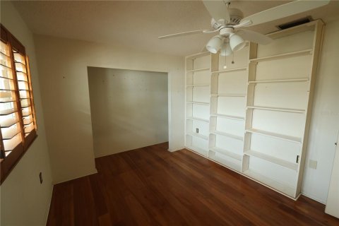 House in Port Richey, Florida 3 bedrooms, 181.44 sq.m. № 1879795 - photo 17