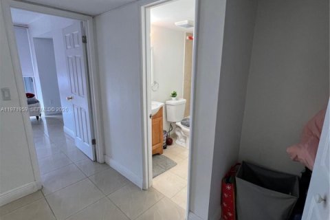 Купить кондоминиум в Майами, Флорида 3 спальни, 149.57м2, № 2034093 - фото 17