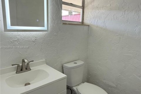 Condominio en alquiler en Miami, Florida, 1 dormitorio, 88.63 m2 № 2059784 - foto 7