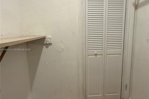 Condominio en alquiler en Miami, Florida, 1 dormitorio, 88.63 m2 № 2059784 - foto 5