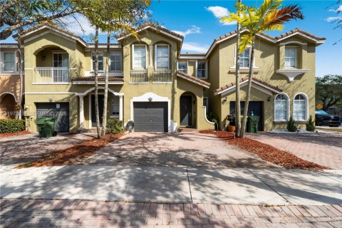 Adosado en Homestead, Florida 3 dormitorios, 160.91 m2 № 2040395