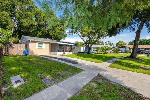 Casa en venta en Pinellas Park, Florida, 3 dormitorios, 104.52 m2 № 1884804 - foto 3