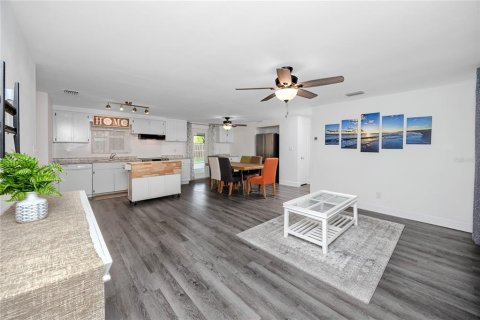 Casa en venta en Pinellas Park, Florida, 3 dormitorios, 104.52 m2 № 1884804 - foto 11