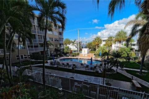 Condominio en alquiler en Lauderdale-by-the-Sea, Florida, 2 dormitorios, 95.69 m2 № 1029484 - foto 1