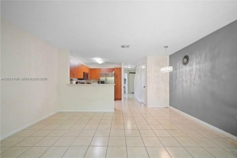 Townhouse in Miramar, Florida 3 bedrooms, 117.99 sq.m. № 2247886 - photo 12