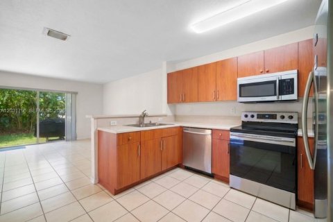 Townhouse in Miramar, Florida 3 bedrooms, 117.99 sq.m. № 2247886 - photo 9
