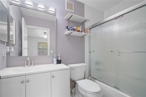 Townhouse in Miramar, Florida 3 bedrooms, 117.99 sq.m. № 2247886 - photo 26