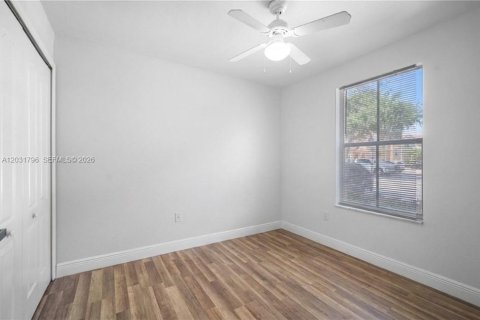 Townhouse in Miramar, Florida 3 bedrooms, 117.99 sq.m. № 2247886 - photo 24