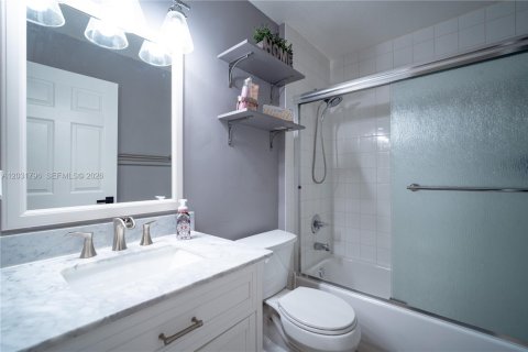 Townhouse in Miramar, Florida 3 bedrooms, 117.99 sq.m. № 2247886 - photo 21