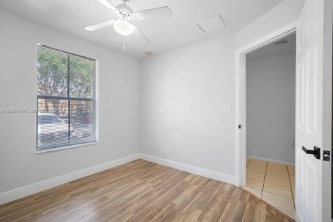 Townhouse in Miramar, Florida 3 bedrooms, 117.99 sq.m. № 2247886 - photo 23