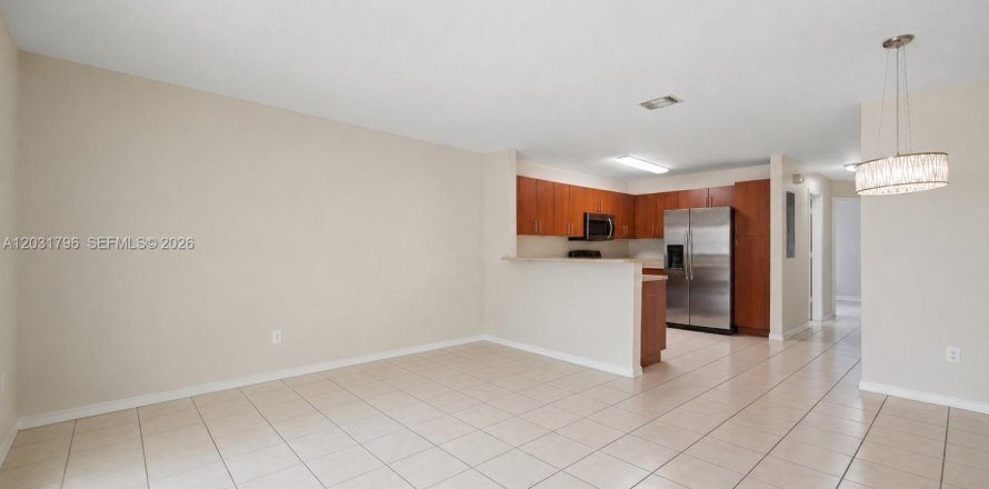 Townhouse in Miramar, Florida 3 bedrooms, 117.99 sq.m. № 2247886