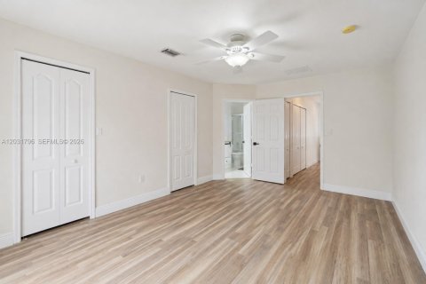 Townhouse in Miramar, Florida 3 bedrooms, 117.99 sq.m. № 2247886 - photo 22
