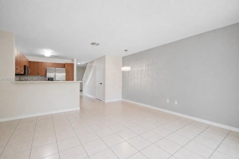 Townhouse in Miramar, Florida 3 bedrooms, 117.99 sq.m. № 2247886 - photo 10
