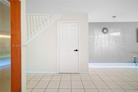 Townhouse in Miramar, Florida 3 bedrooms, 117.99 sq.m. № 2247886 - photo 7