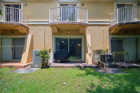 Townhouse in Miramar, Florida 3 bedrooms, 117.99 sq.m. № 2247886 - photo 28