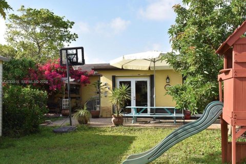 Снять в аренду виллу или дом в Холливуд, Флорида 2 спальни, 151.99м2, № 2088432 - фото 7