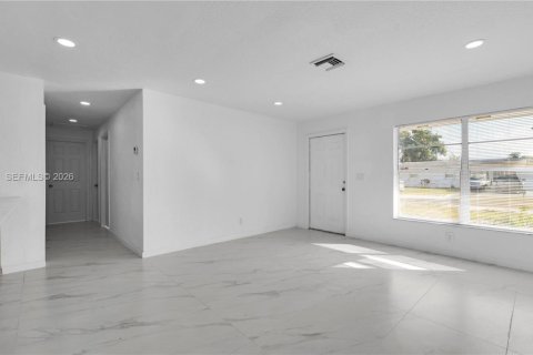 Casa en alquiler en Dania Beach, Florida, 3 dormitorios, 98.01 m2 № 2054772 - foto 8