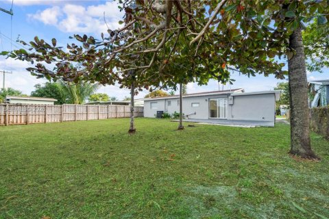 Casa en alquiler en Dania Beach, Florida, 3 dormitorios, 98.01 m2 № 2054772 - foto 25