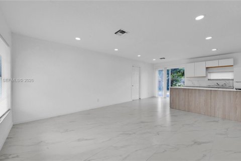 Casa en alquiler en Dania Beach, Florida, 3 dormitorios, 98.01 m2 № 2054772 - foto 3