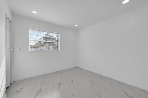 Casa en alquiler en Dania Beach, Florida, 3 dormitorios, 98.01 m2 № 2054772 - foto 15