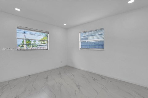 Casa en alquiler en Dania Beach, Florida, 3 dormitorios, 98.01 m2 № 2054772 - foto 20