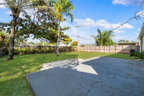 Casa en alquiler en Dania Beach, Florida, 3 dormitorios, 98.01 m2 № 2054772 - foto 24