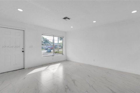 Casa en alquiler en Dania Beach, Florida, 3 dormitorios, 98.01 m2 № 2054772 - foto 9