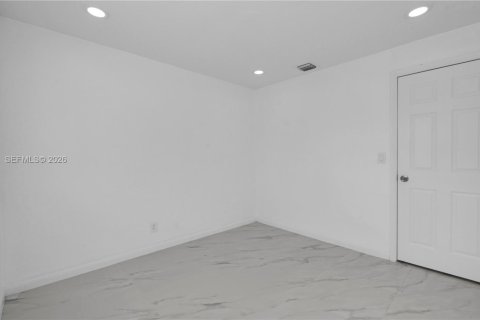 Casa en alquiler en Dania Beach, Florida, 3 dormitorios, 98.01 m2 № 2054772 - foto 12