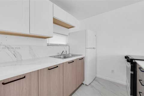 Casa en alquiler en Dania Beach, Florida, 3 dormitorios, 98.01 m2 № 2054772 - foto 5