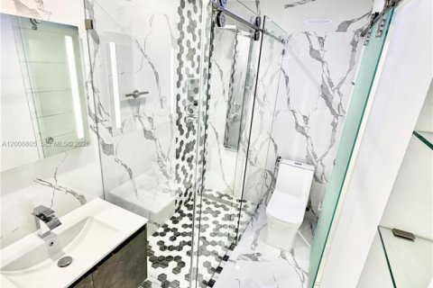 Copropriété à vendre à Hialeah, Floride: 2 chambres, 90.77 m2 № 2090078 - photo 5