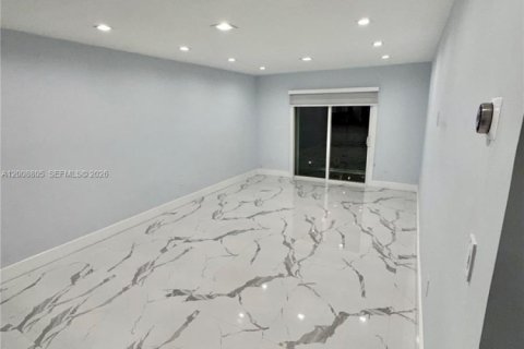 Copropriété à vendre à Hialeah, Floride: 2 chambres, 90.77 m2 № 2090078 - photo 3