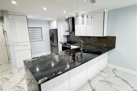 Condo à Hialeah, Floride, 2 chambres № 2090078