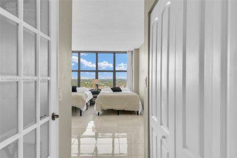 Condo in Hallandale Beach, Florida, 1 bedroom  № 1730183 - photo 30
