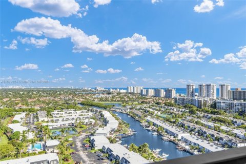 Condo in Hallandale Beach, Florida, 1 bedroom  № 1730183 - photo 2