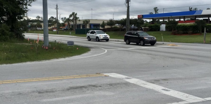 Commercial property in Macclenny, Florida № 765339