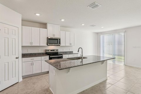 House in Auburndale, Florida 4 bedrooms, 184.69 sq.m. № 2390972 - photo 4