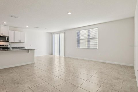 House in Auburndale, Florida 4 bedrooms, 184.69 sq.m. № 2390972 - photo 2