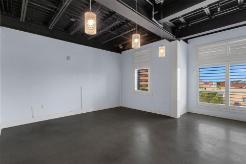 Condo in Lakeland, Florida, 1 bedroom № 2199227 - photo 21