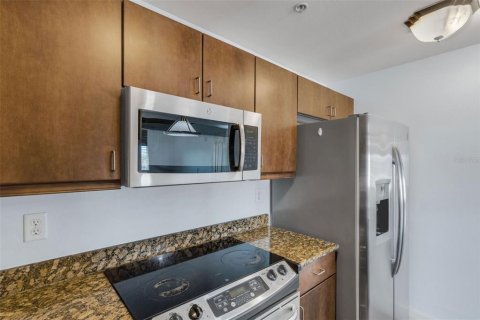 Condo in Lakeland, Florida, 1 bedroom № 2199227 - photo 17