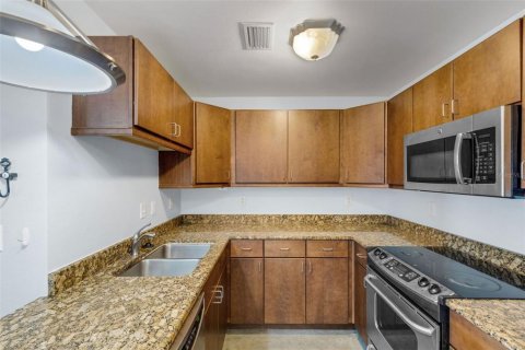 Condo in Lakeland, Florida, 1 bedroom № 2199227 - photo 14