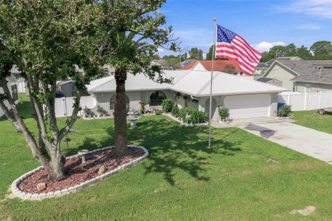 House in Spring Hill, Florida 2 bedrooms, 115.01 sq.m. № 2226282 - photo 19