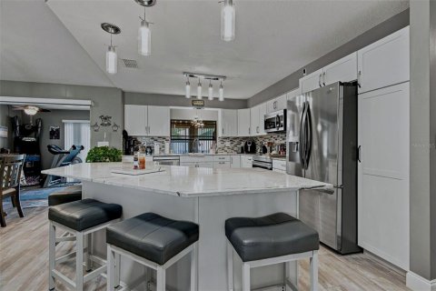 House in Spring Hill, Florida 2 bedrooms, 115.01 sq.m. № 2226282 - photo 8