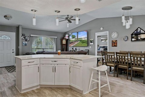 House in Spring Hill, Florida 2 bedrooms, 115.01 sq.m. № 2226282 - photo 14