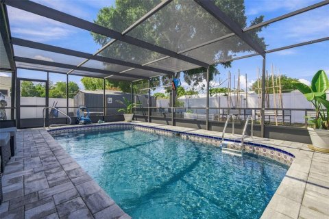 House in Spring Hill, Florida 2 bedrooms, 115.01 sq.m. № 2226282 - photo 5