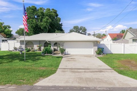 House in Spring Hill, Florida 2 bedrooms, 115.01 sq.m. № 2226282 - photo 23