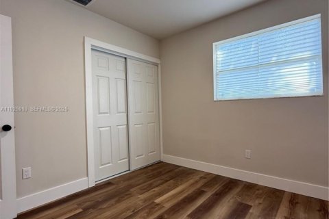 House in Davie, Florida 3 bedrooms, 120.68 sq.m. № 1986661 - photo 24