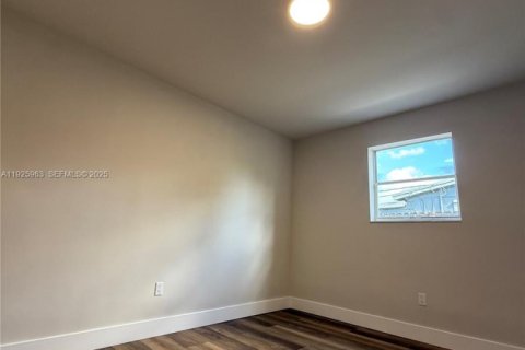 House in Davie, Florida 3 bedrooms, 120.68 sq.m. № 1986661 - photo 30