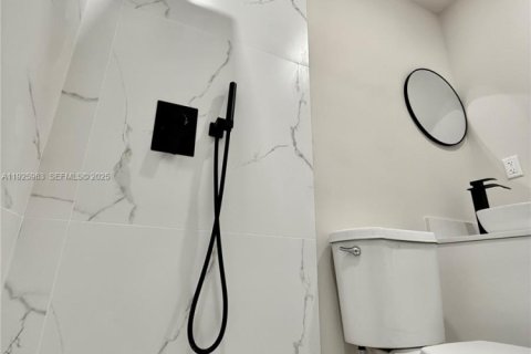 House in Davie, Florida 3 bedrooms, 120.68 sq.m. № 1986661 - photo 20